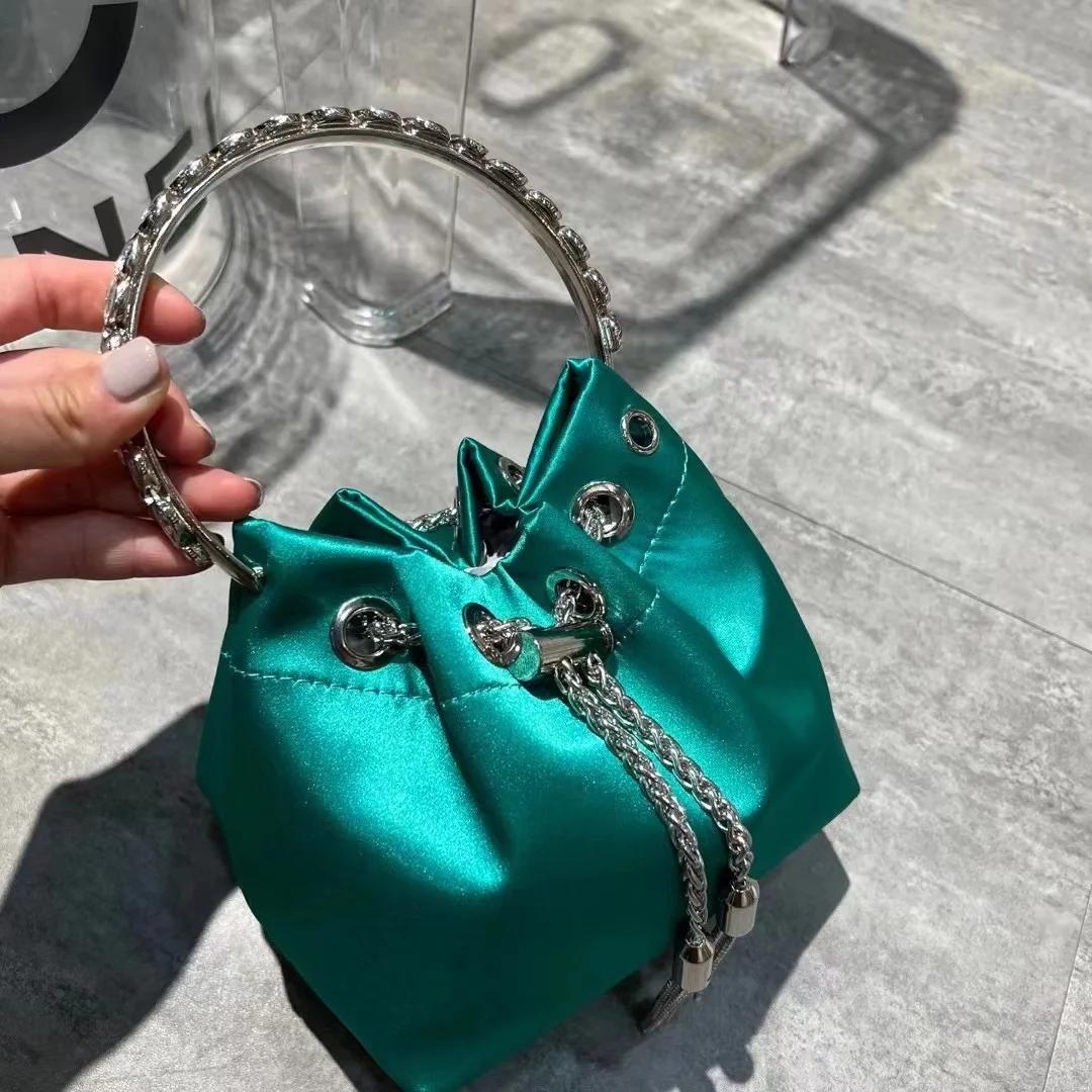 Sac à main de luxe avec diamants scintillants et pompon pour femme, bague en métal, pochette de fête