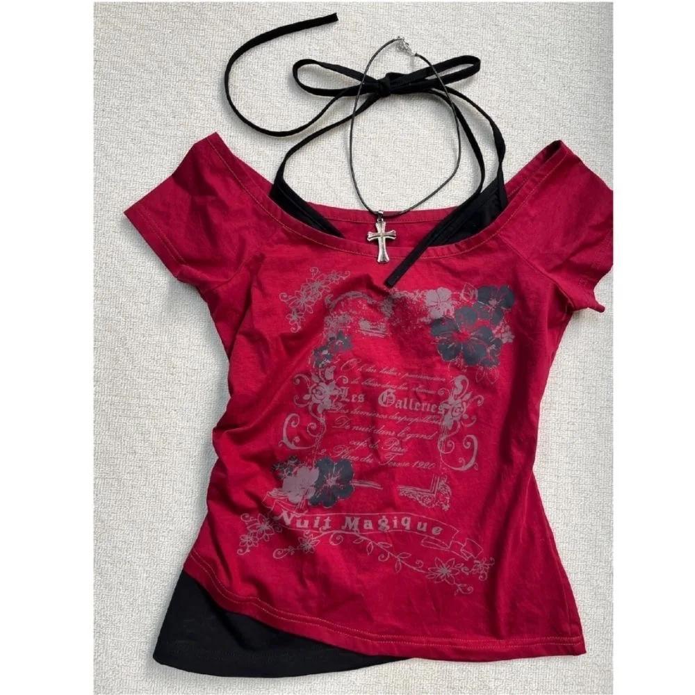T-shirt Vintage Été 2026 Effet Deux Pièces Halter à Lacets Y2K Coupe Slim Imprimé Femme Épaules Dénu