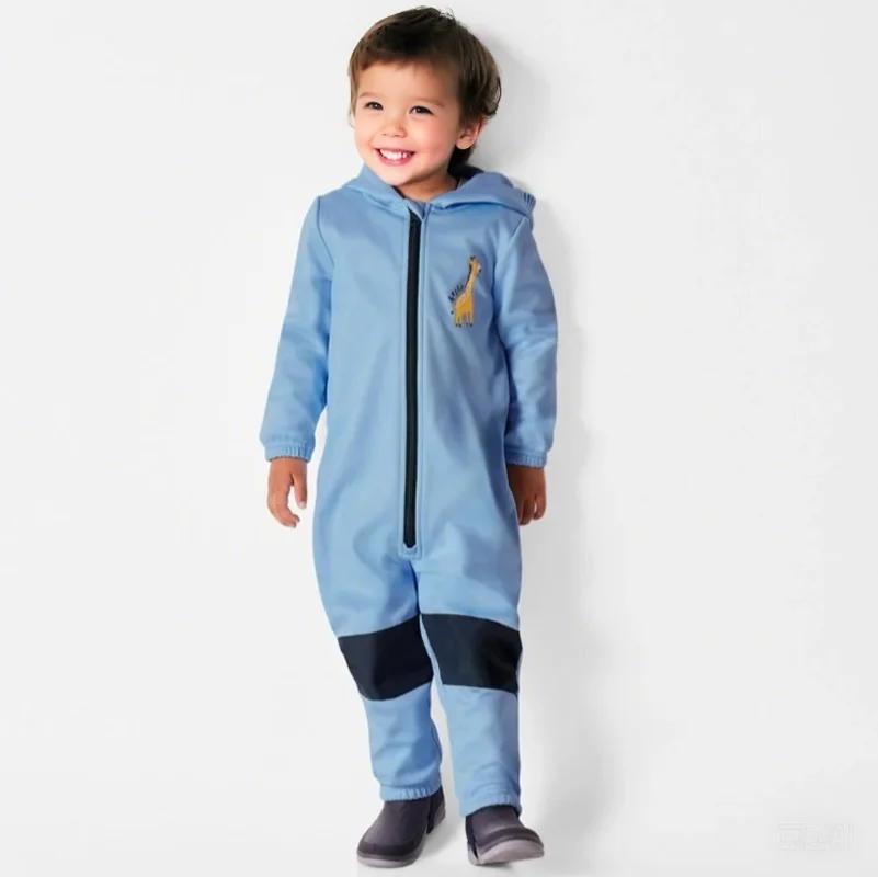 Les combinaisons d'extérieur à coque souple pour enfants sont imperméables et respirantes en polaire
