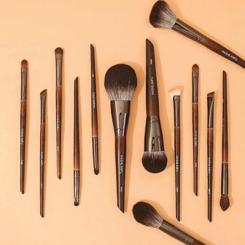 Ensemble de pinceaux de maquillage en fourrure d'animal de qualité supérieure, manche en bois, fard 