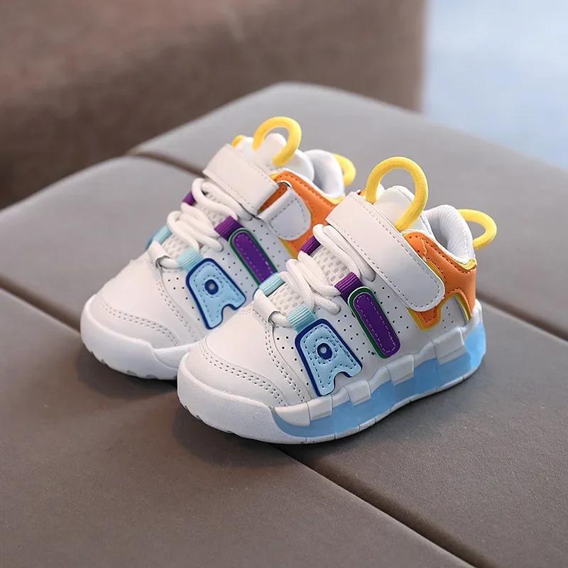 Chaussures de sport coordonnantes respirantes pour enfants, motif de lettres colorées, boucle à croc