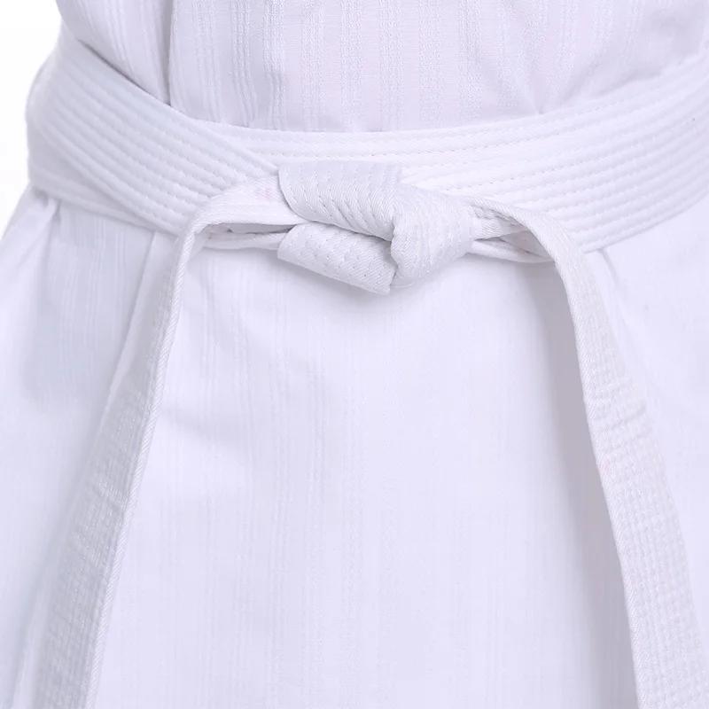 Nouveau uniforme Gi à manches longues Costumes TKD vêtements uniformes de Taekwondo blancs WTF karat