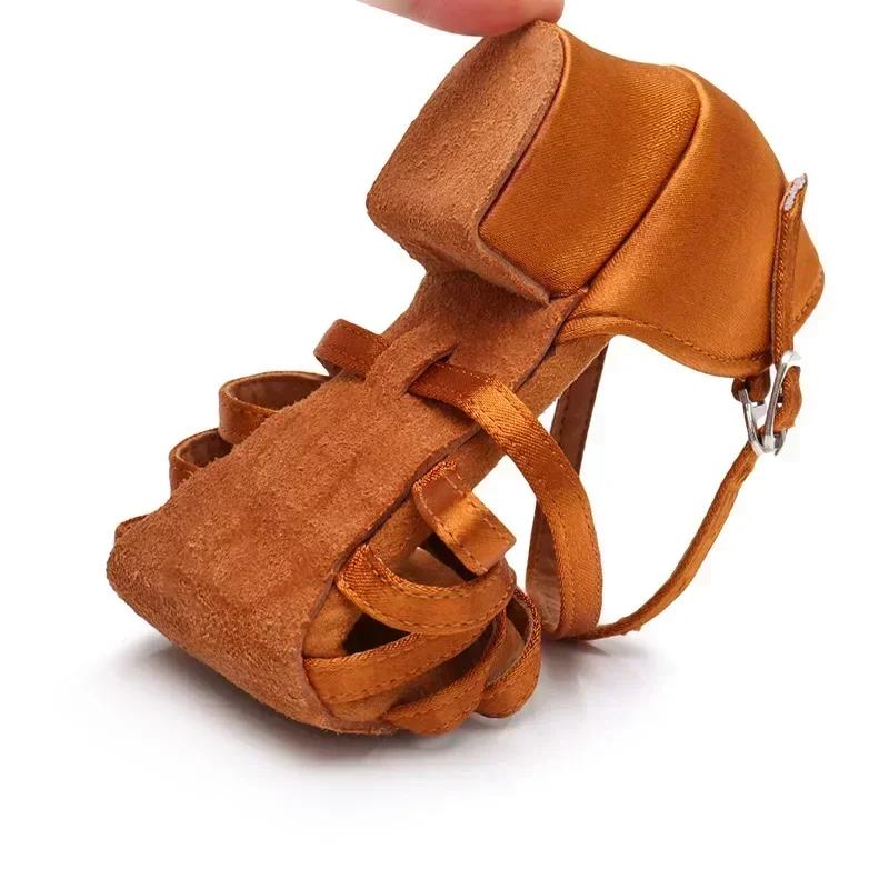 Chaussures de danse latine pour femmes, semelle souple, sandales d'entraînement de danse pour filles