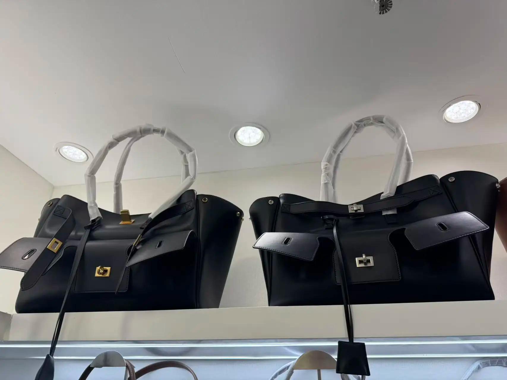 Sac à bandoulière de luxe grande capacité en cuir noir de haute qualité avec fermoir argenté/doré, s