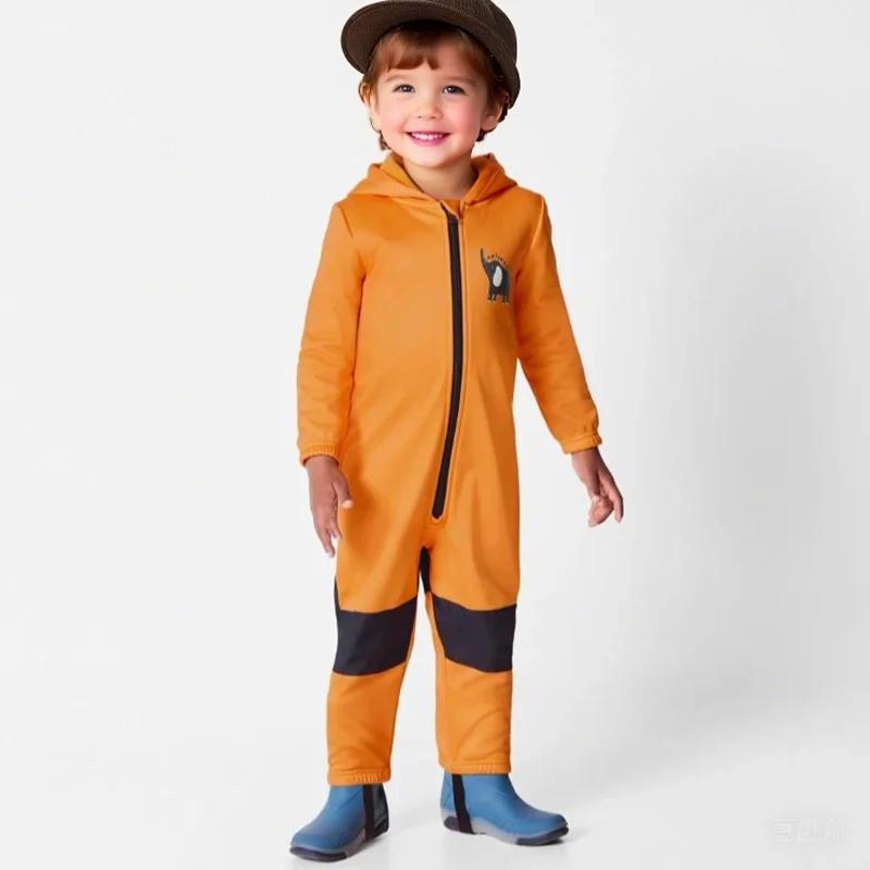 Les combinaisons d'extérieur à coque souple pour enfants sont imperméables et respirantes en polaire