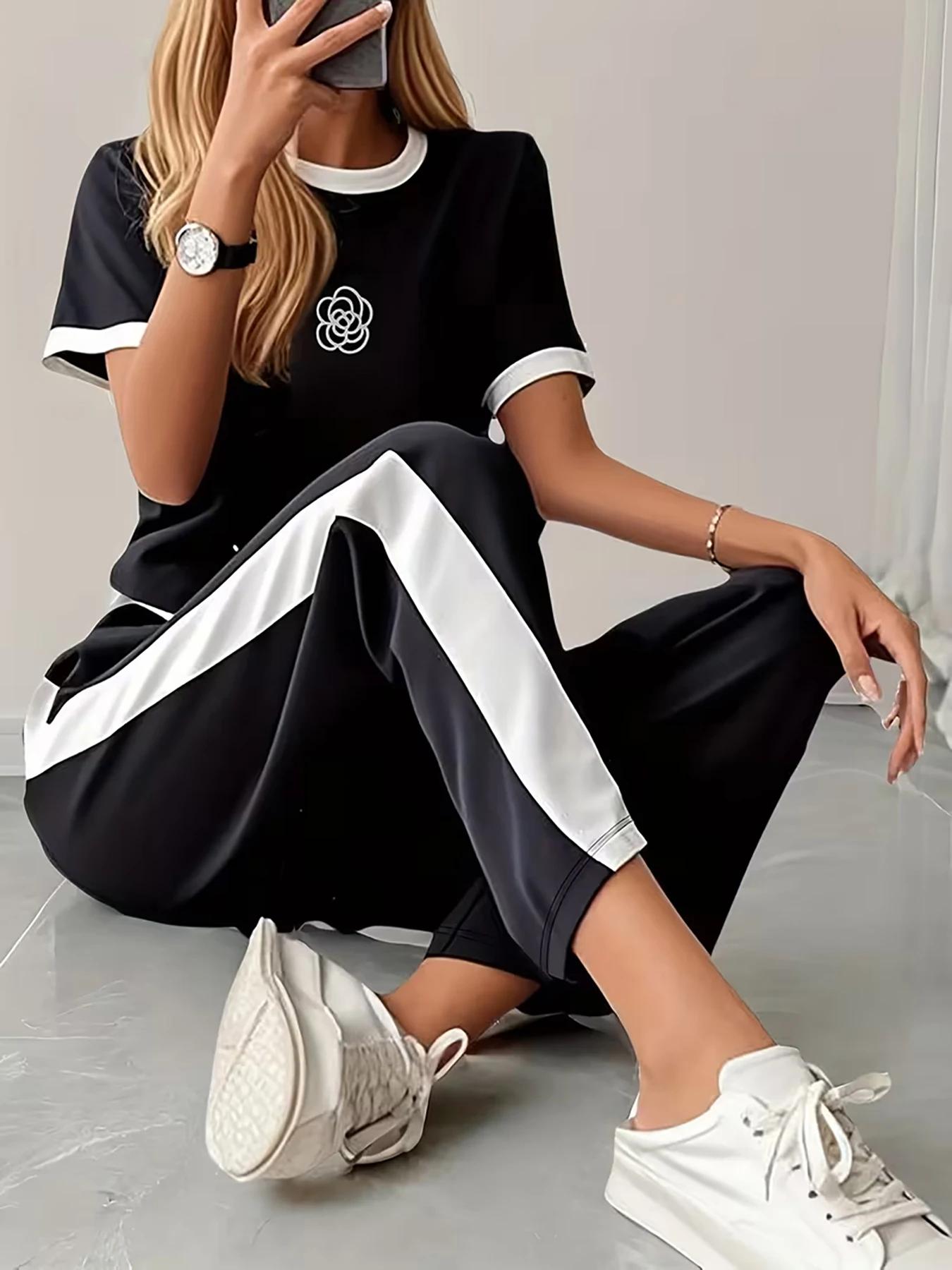 Imprimés personnalisés, designs aux couleurs contrastées, costumes pour femmes, hauts et pantalons à
