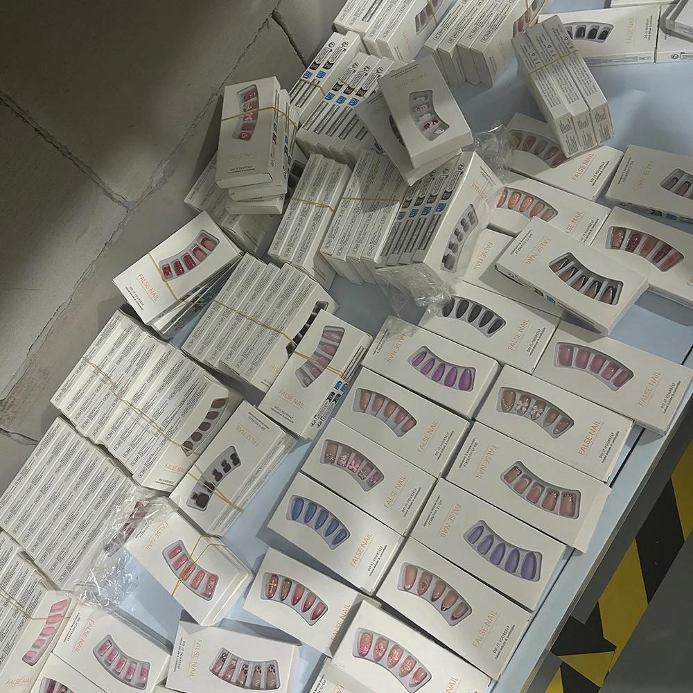 Boîte surprise, 96 pièces (4 boîtes) appuyez sur les clous, livraison aléatoire, styles multiplesNot