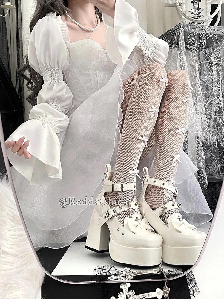 REDDACHiC Robe de soirée princesse pour femmes, broderie florale blanche, manches bouffantes, dos nu