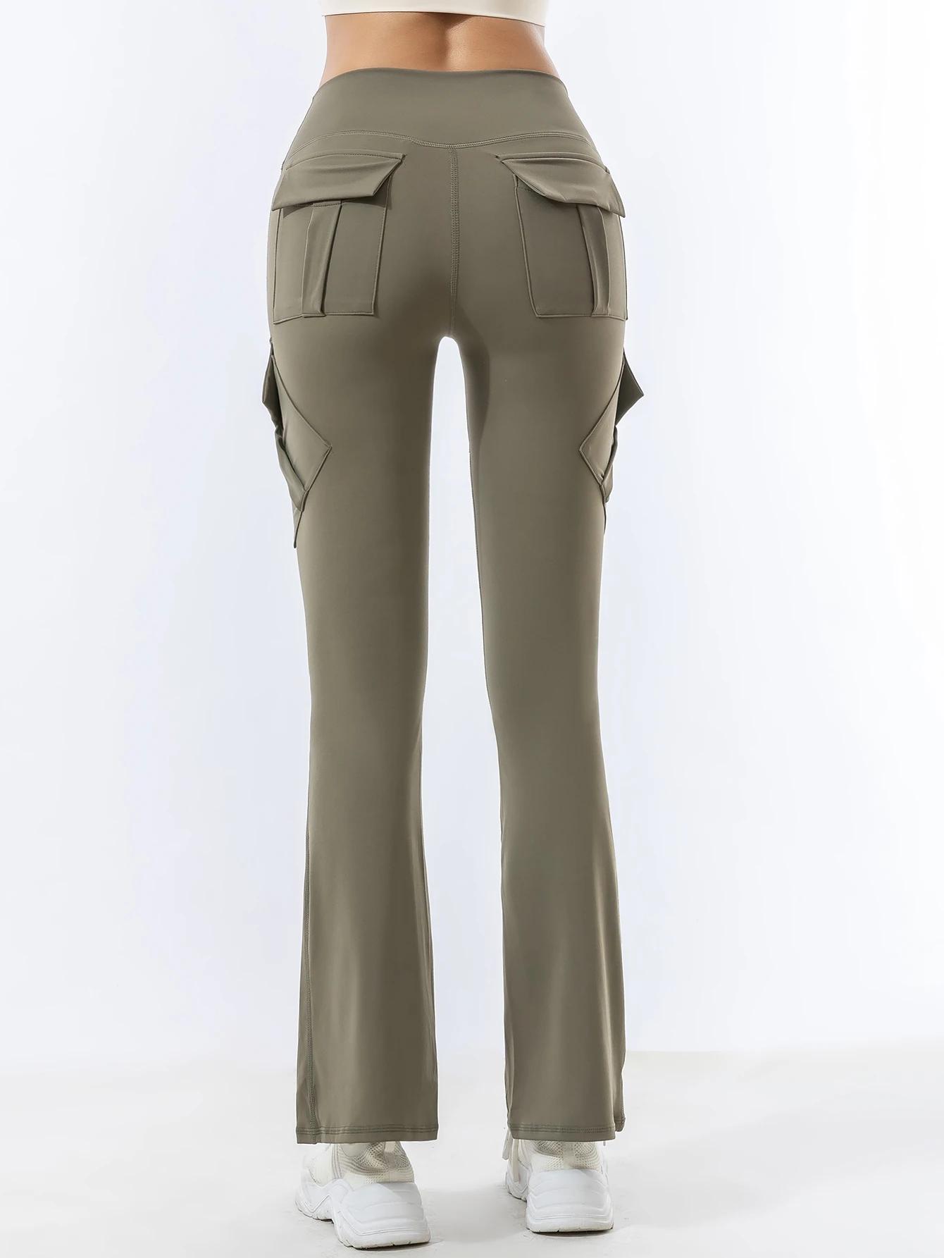 Les pantalons de yoga à poches peuvent être portés sur des pantalons légèrement évasés taille haute 