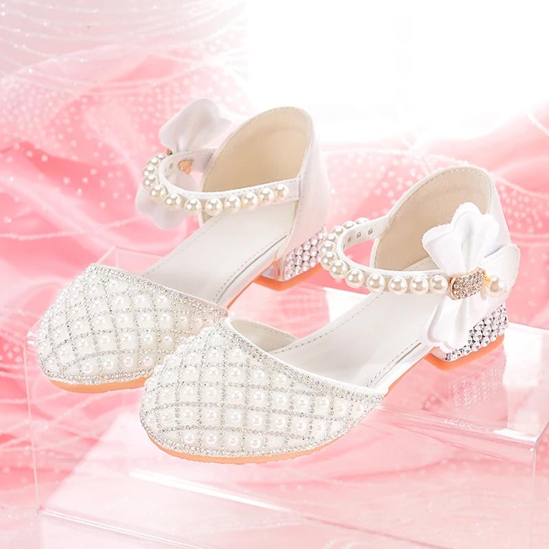 Les talons hauts pour les filles font un design de bandeau, parfaits pour les mariages et les occasi