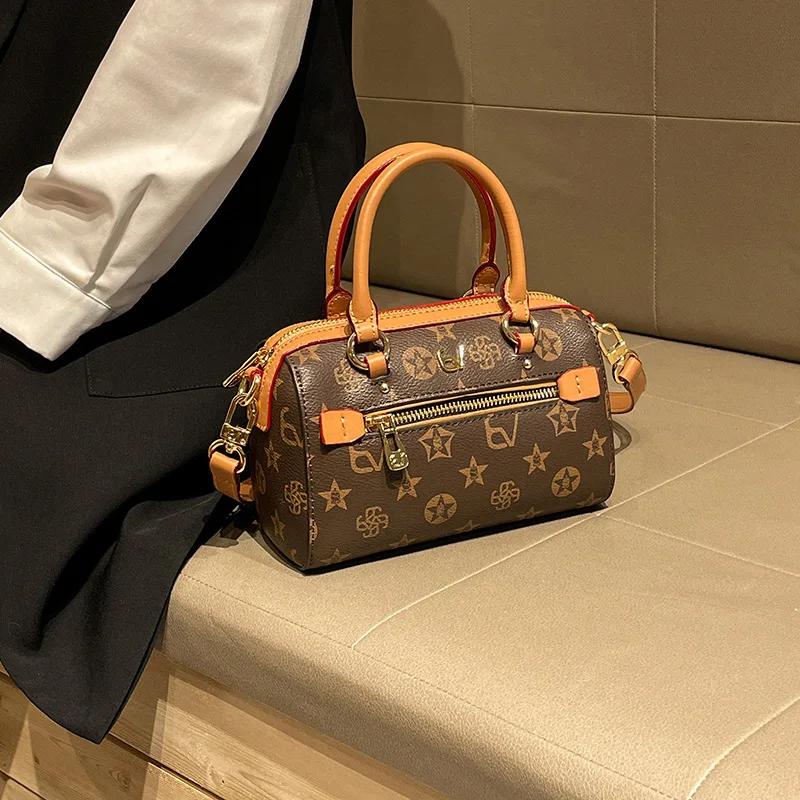 Sac à langer élégant en cuir, design classique, sac bandoulière décontracté pour femme, grande capac