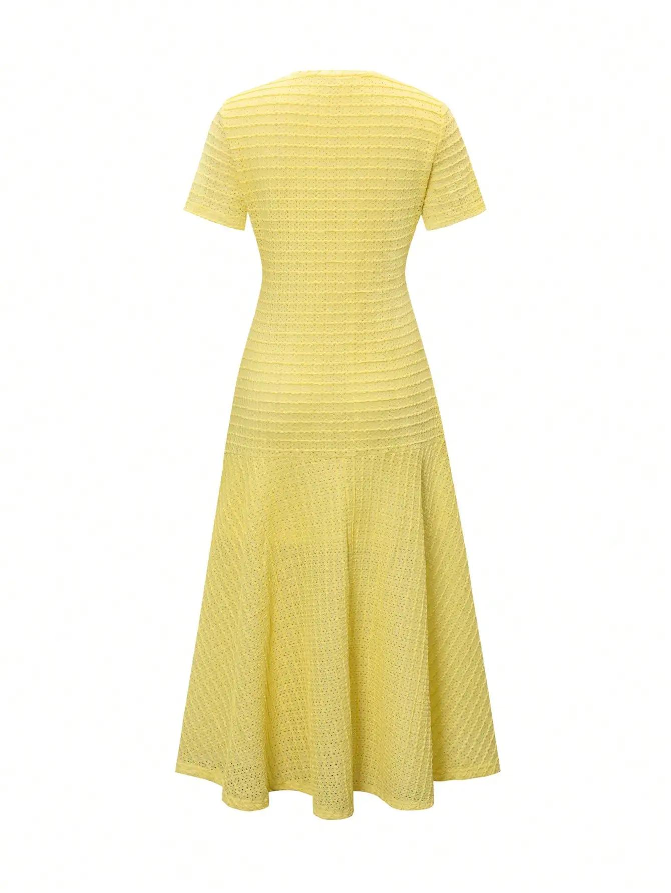 Robe midi en tricot texturé jaune avec boutons sur le devant et fausses poches