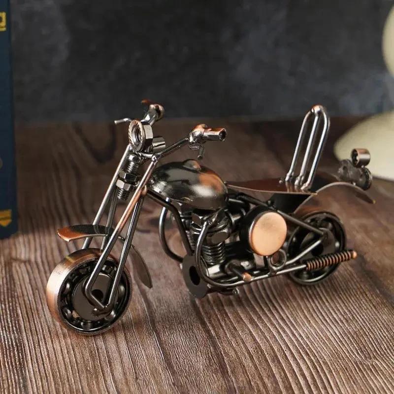 Sculpture de moto en fer vintage
