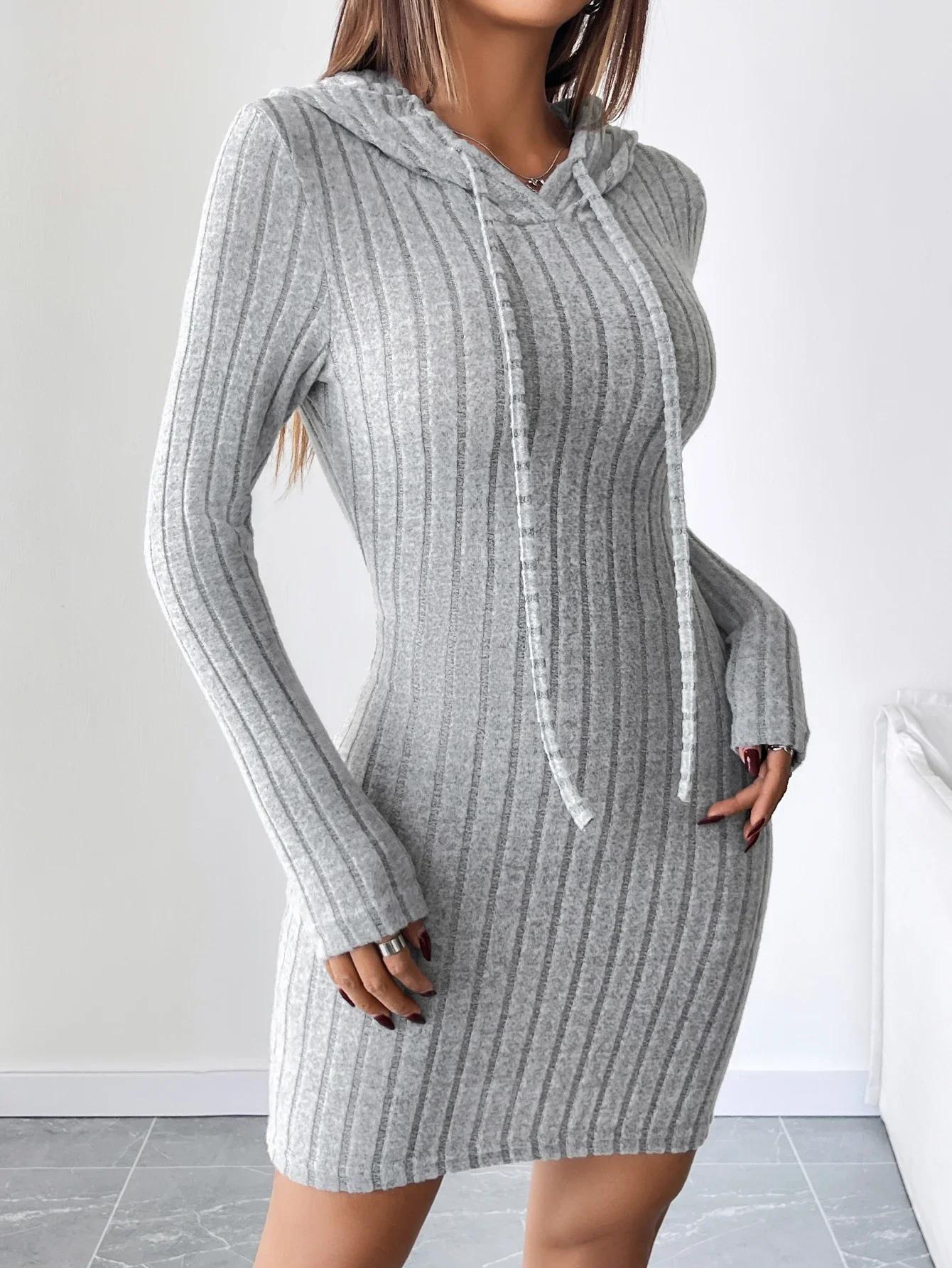 Robe ajustée à capuche tricotée côtelée à la mode avec cordon de serrage - Style décontracté confortable pour les femmes