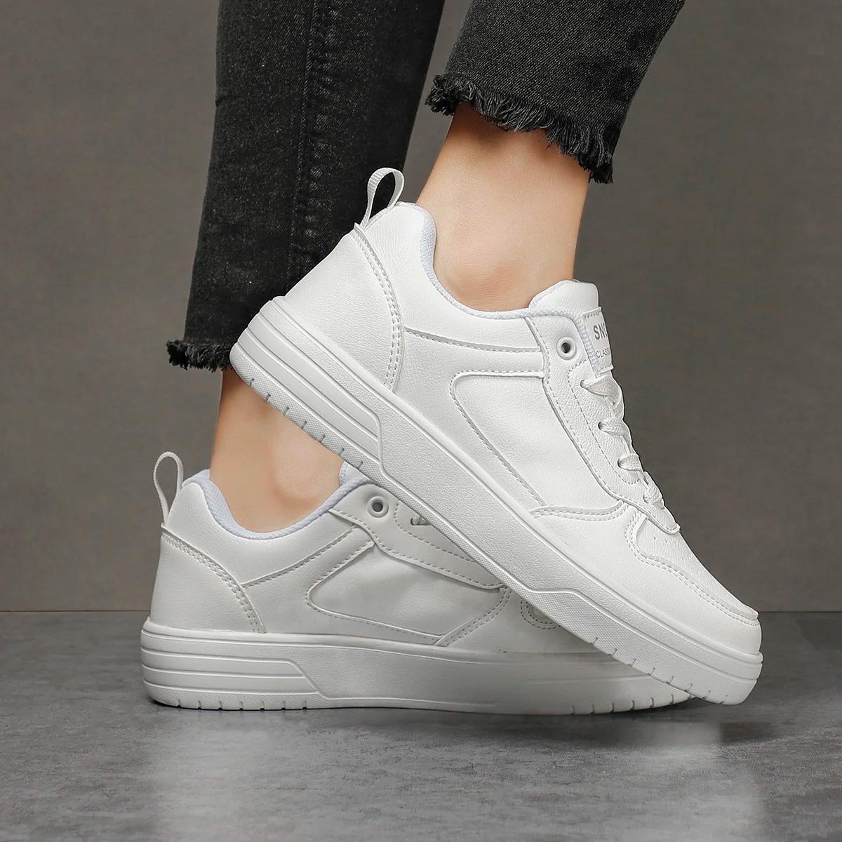 Chaussures skateboard légères femmes - Baskets sport blanches et noires design urbain