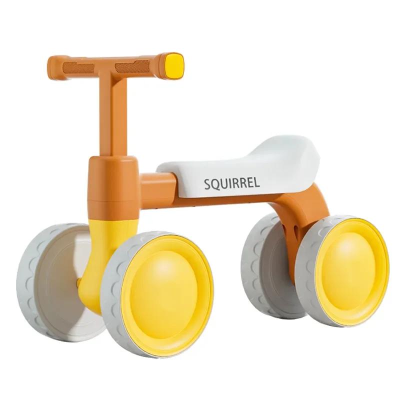 Trotteur à 4 roues pour bébé