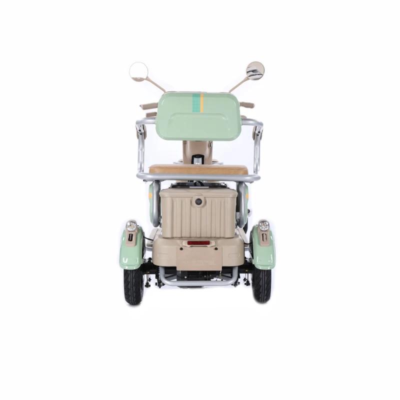 Le tricycle électrique à trois roues est un véhicule polyvalent sans barrière pour les loisirs et les déplacements avec un corps ouvert