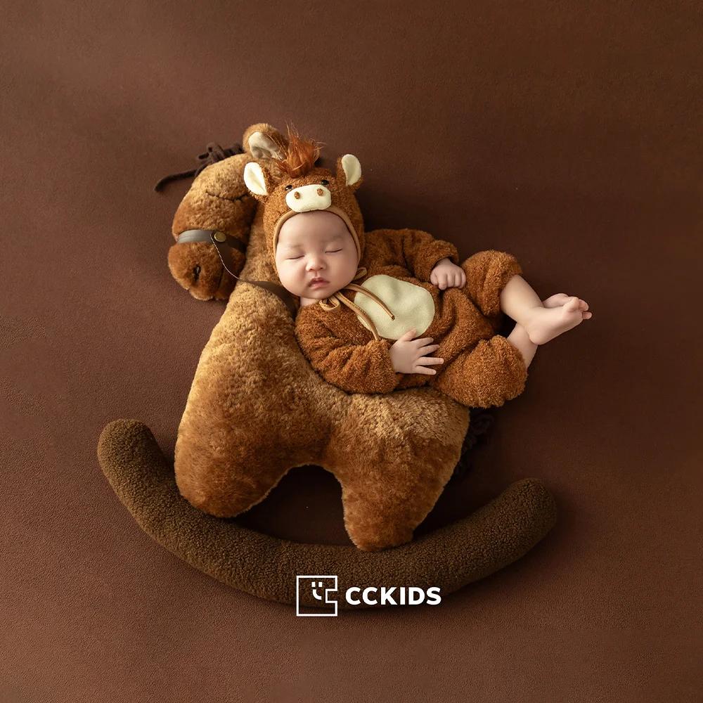 Accessoires de photographie nouveau-né sur le thème du cheval brun : Combinaison bébé + chapeau, pou
