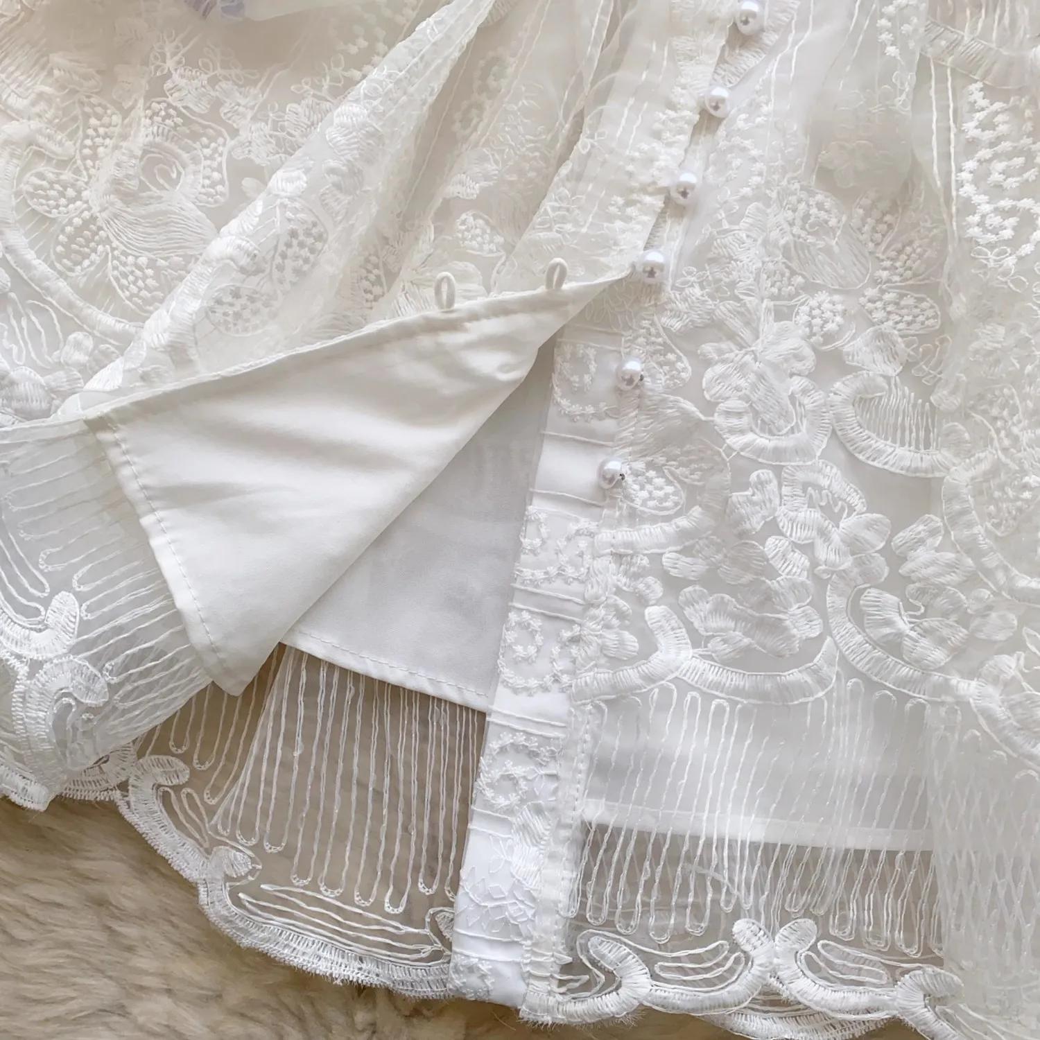 Robe en dentelle blanche française pour femme, broderie de fleurs, coutures en maille, boutons de pe