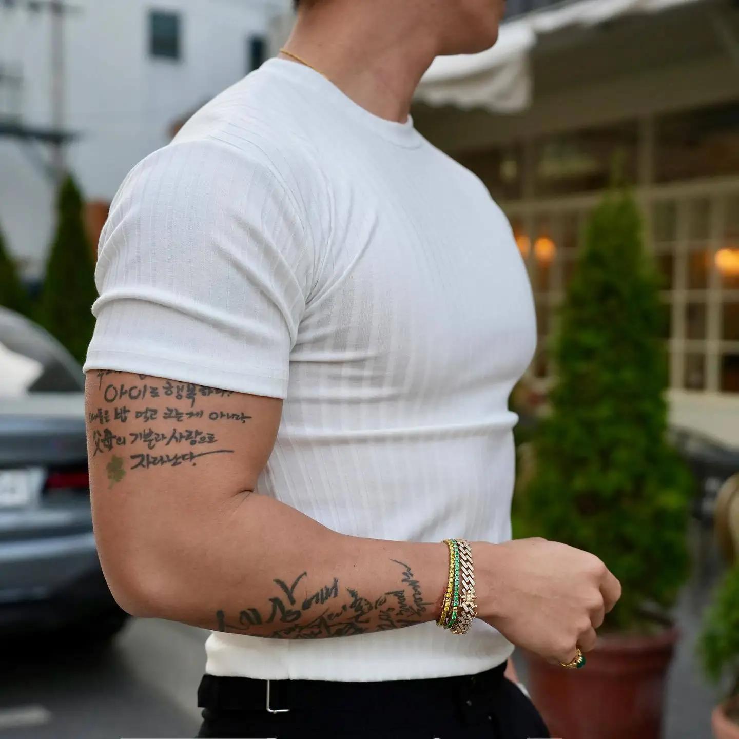 T-shirt moulant à manches courtes pour hommes, haut athlétique décontracté à manches courtes, vêteme
