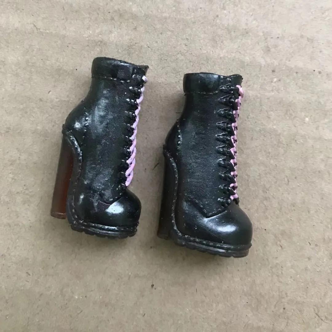 Chaussures originales pour mains de poupée, bottes, boucles d'oreilles, décors de remplacement, main