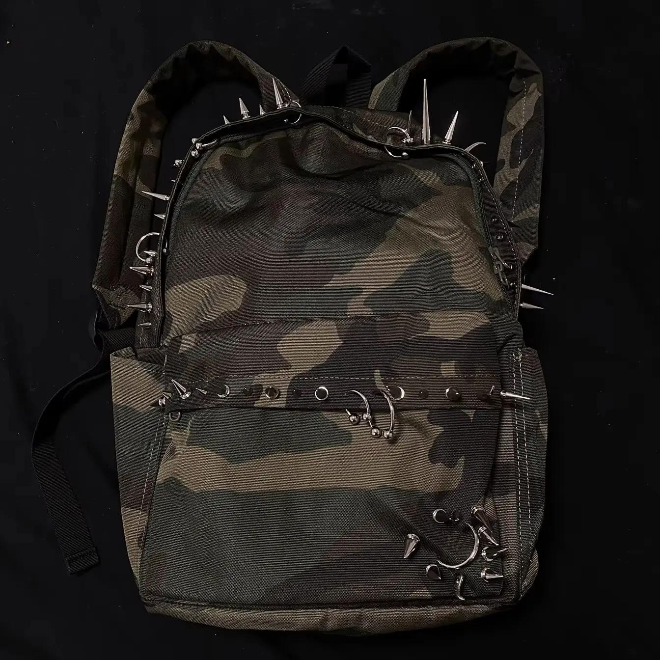 Sac à dos imprimé camouflage à rivets punk pour hommes et femmes, sac à dos conçu à la mode