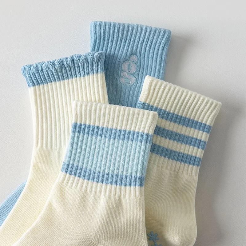 Chaussettes de yoga et de Pilates pour femmes, série bleu ciel, motifs à rayures ondulées, antidérap