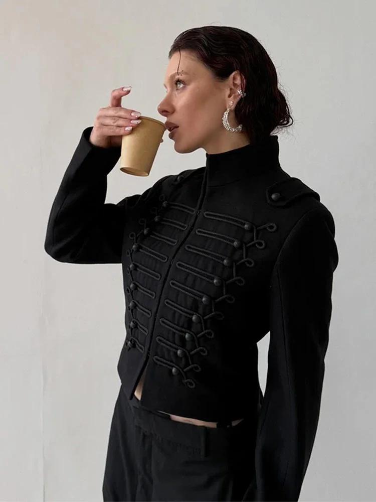 Nouvelle Veste Courte Femme Printemps 2026 Noire à Col Montant Manches Longues Boutons Tressés Coupe