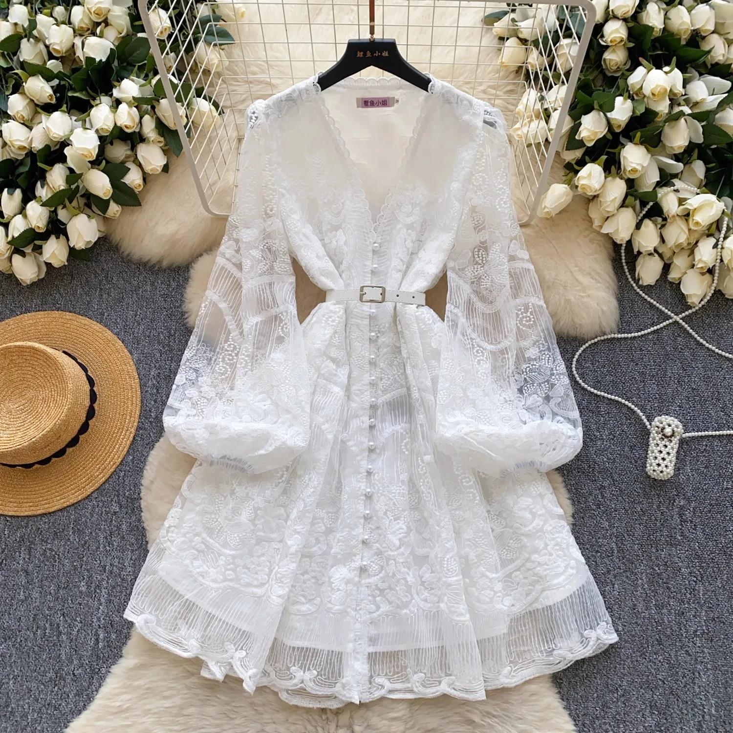 Robe en dentelle blanche française pour femme, broderie de fleurs, coutures en maille, boutons de pe