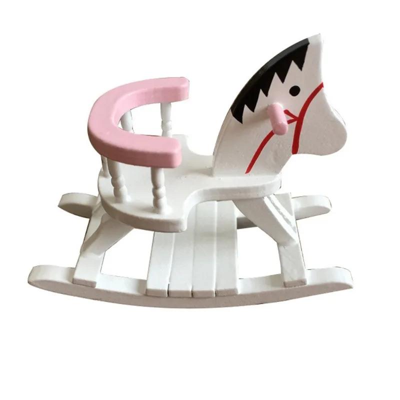 Enfants maison de poupée Accessoires maison de poupée Miniature blanc en bois cheval à bascule chais