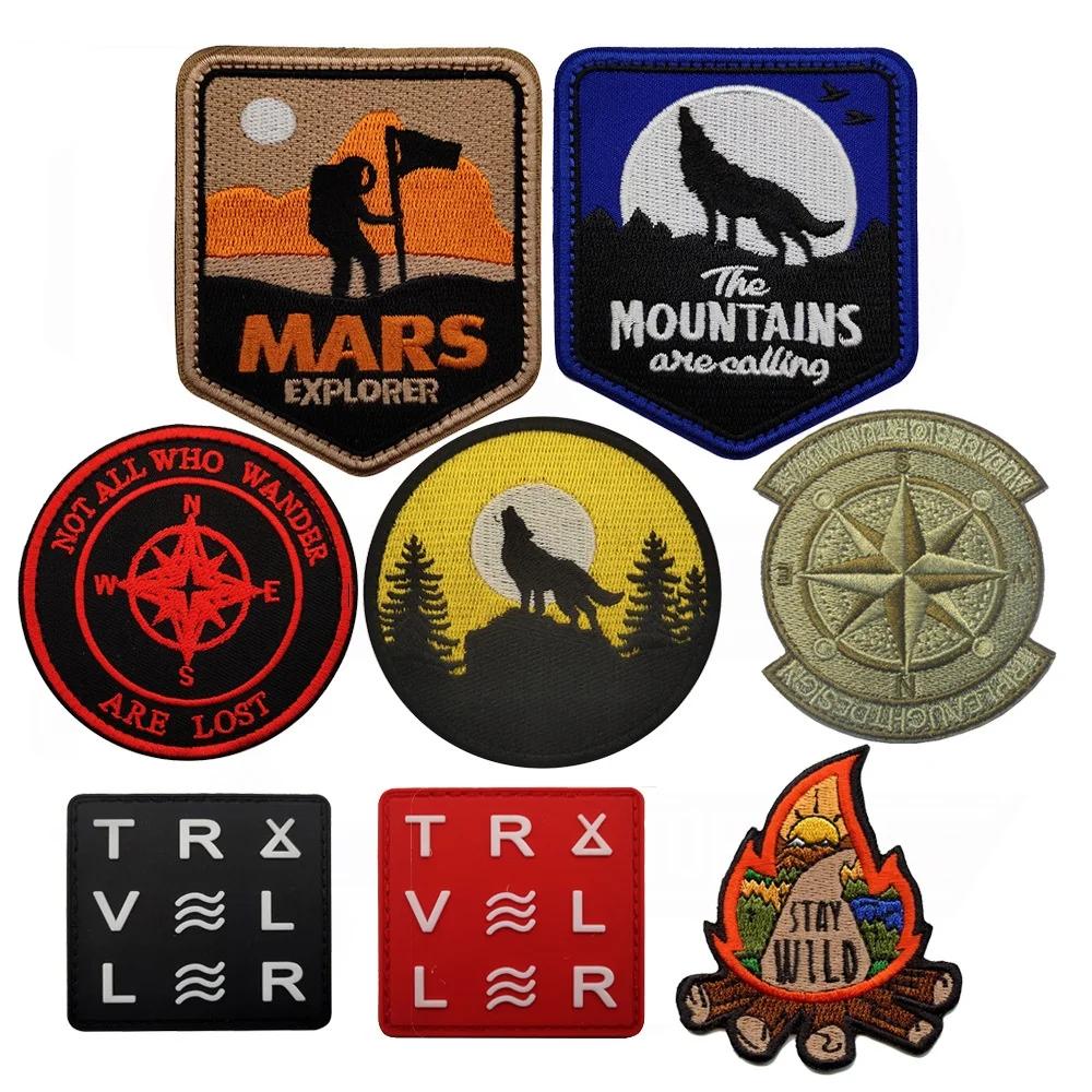 Patch tactique de Camping en plein air, boussole, loup, Patch brodé, boucle à crochet, Badge adapté