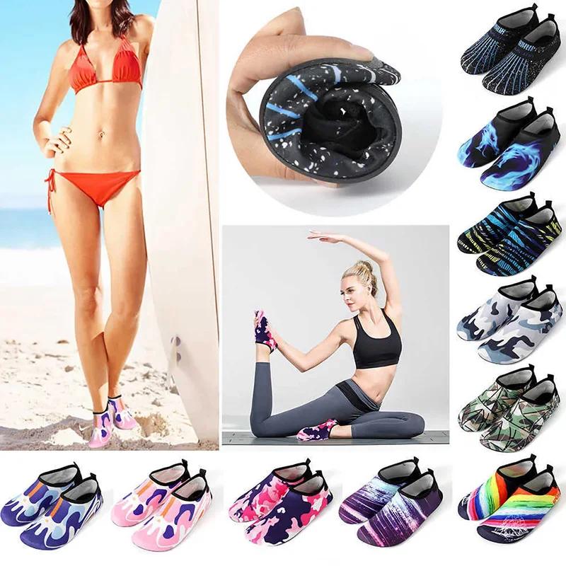 Une paire de chaussures d'eau antidérapantes pour hommes, femmes et enfants, chaussures de plage sou
