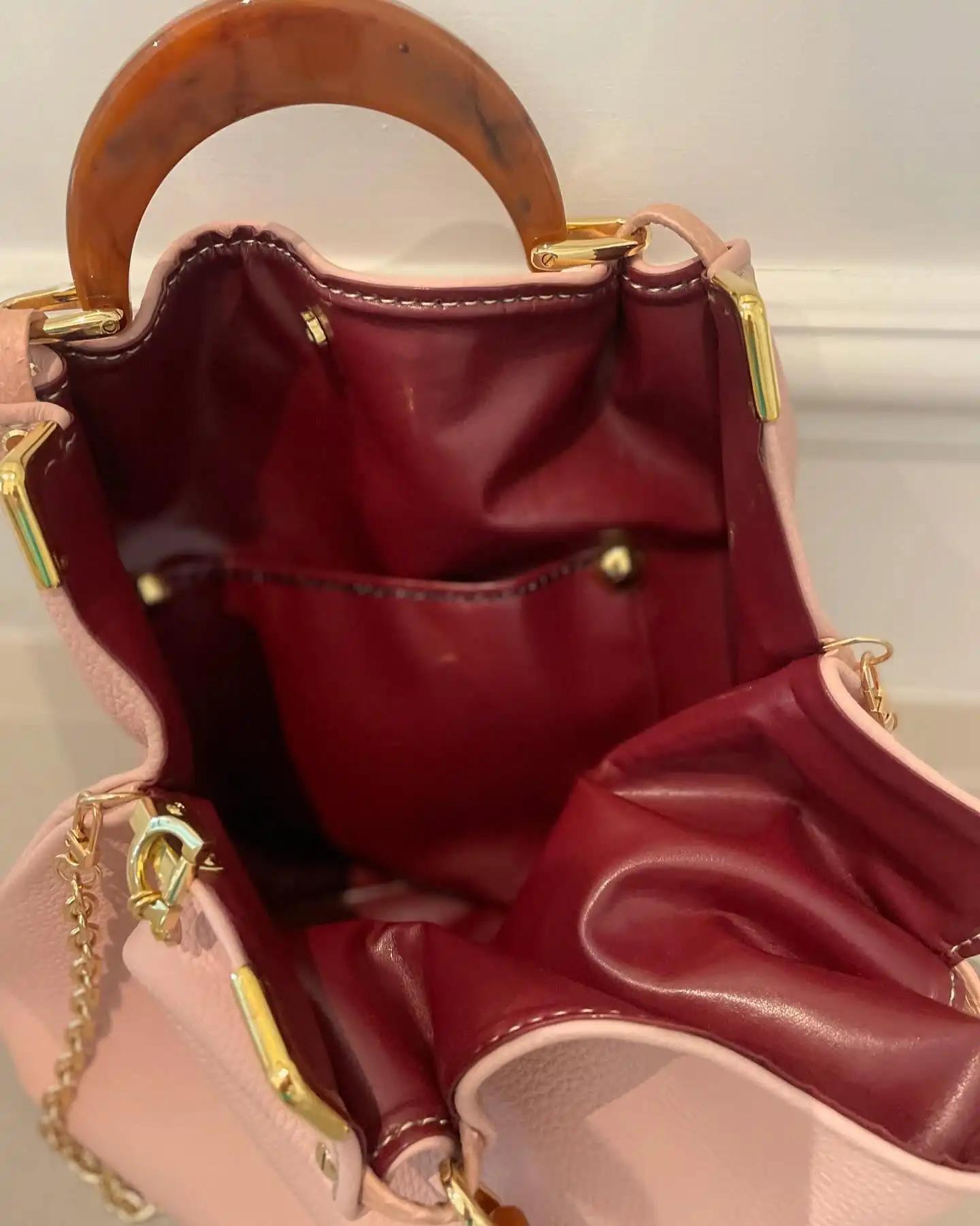 Perdu dans les détails vintage et le sac en cuir artificiel à bandoulière fendue avec doubles poigné