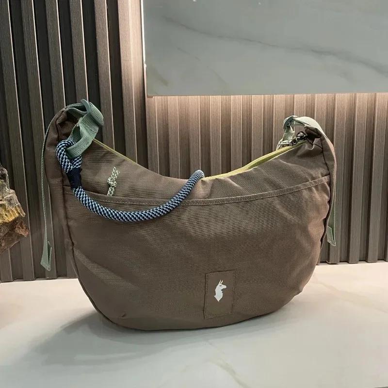 Sac à bandoulière en nylon pour femme 2026 avec design contrasté, sac bouffant, simple et léger