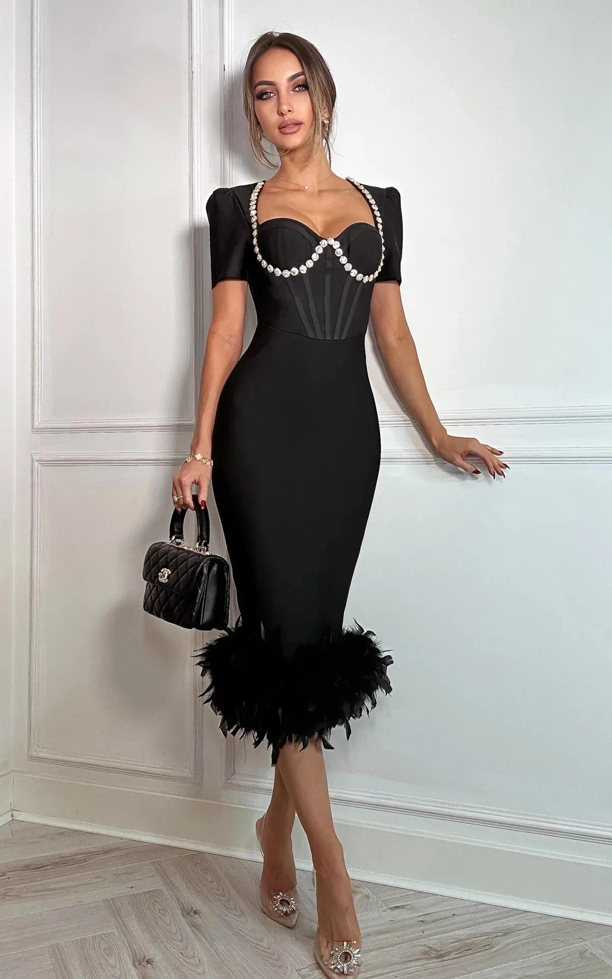 Robe à bandes pour femmes, couleur noire, Sexy, manches courtes, col carré, plumes, moulante, mi-mol