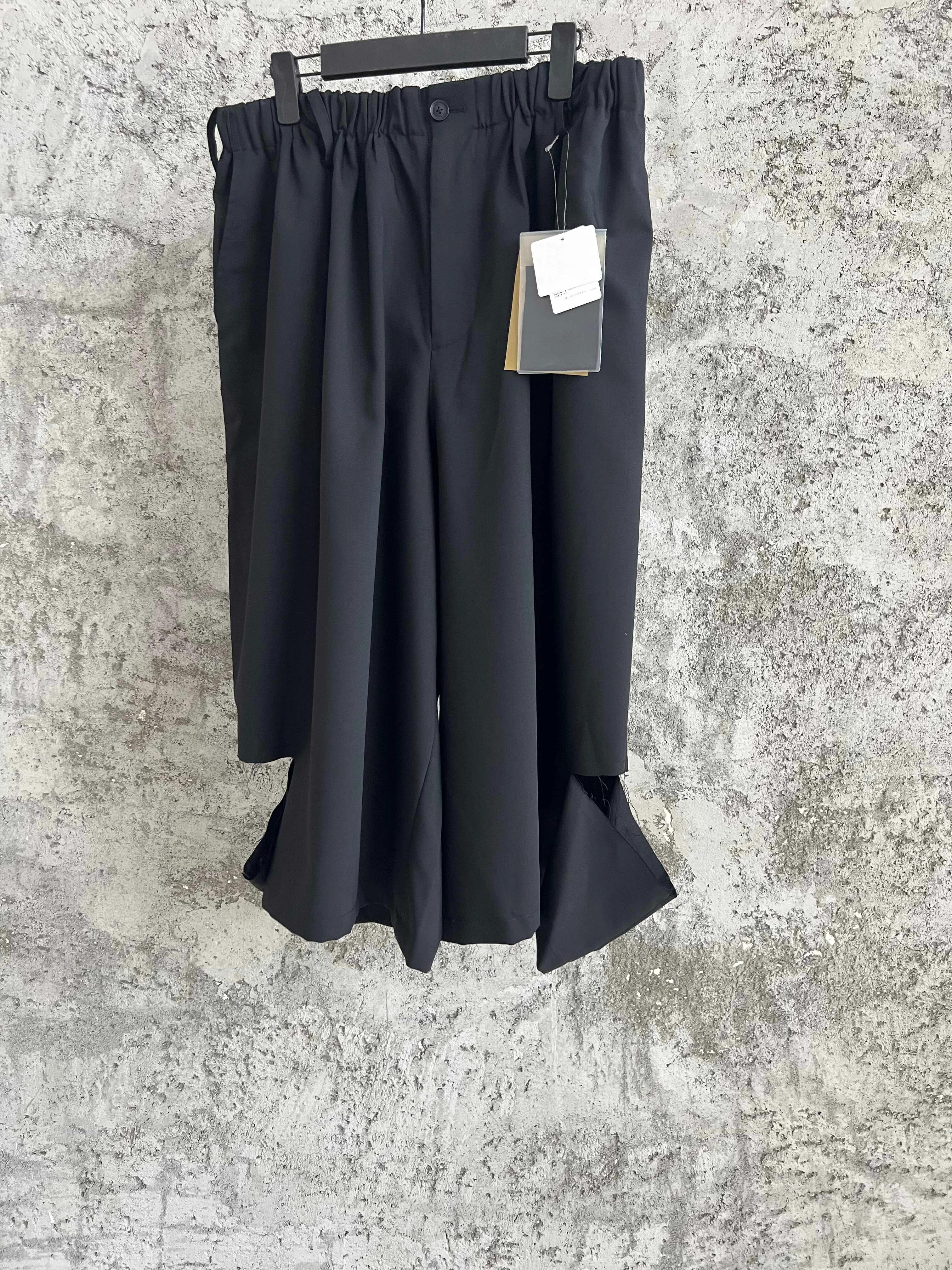Bermuda en laine TOP-YAMAMOTO, une niche de style japonais avec un vêtement de travail à taille étir