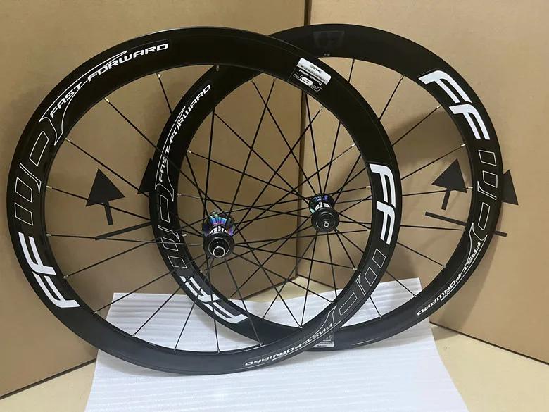 Roue vélo route 700C jante alliage 30/40/50mm frein disque V brake axe traversant moyeu central