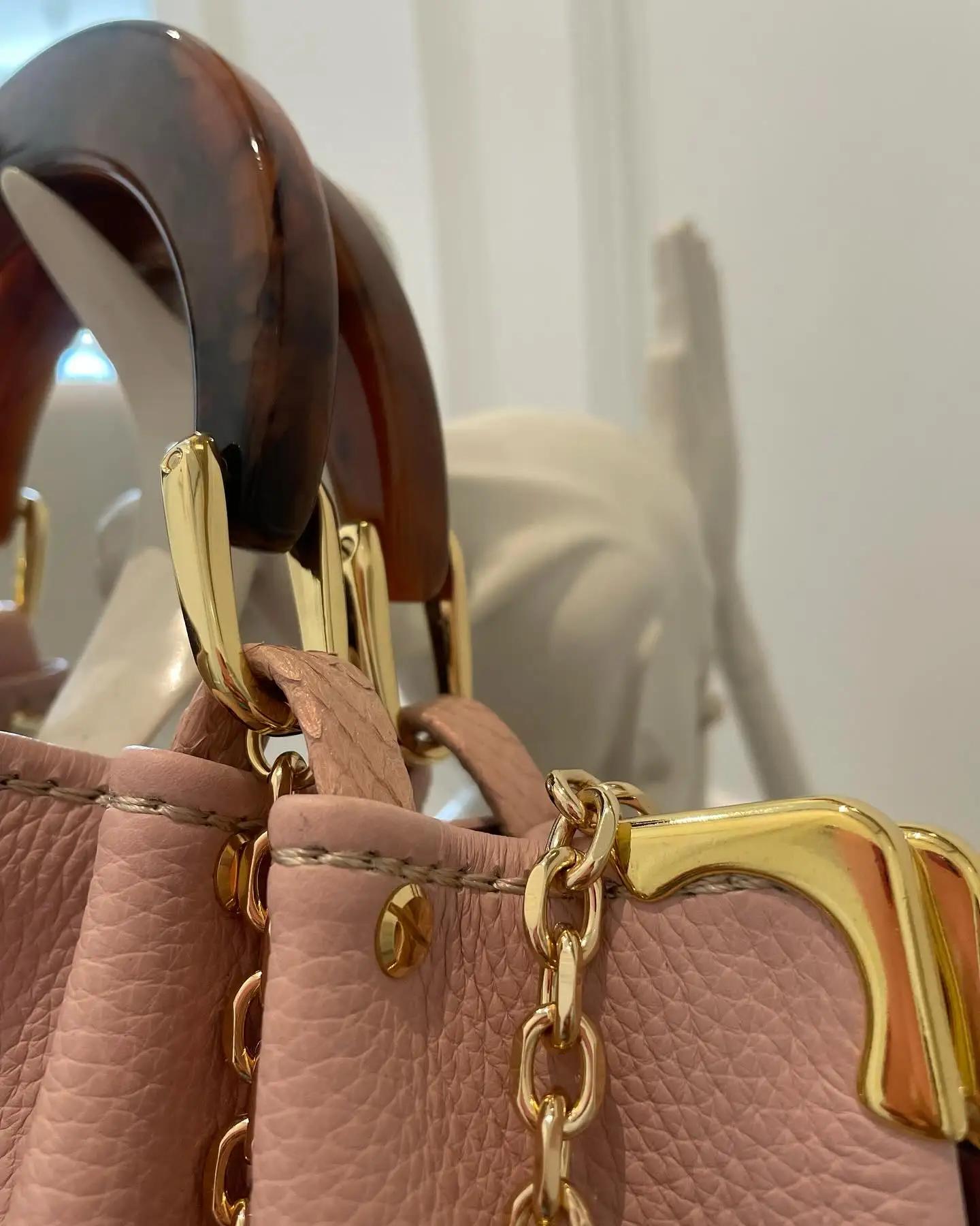 Perdu dans les détails vintage et le sac en cuir artificiel à bandoulière fendue avec doubles poigné