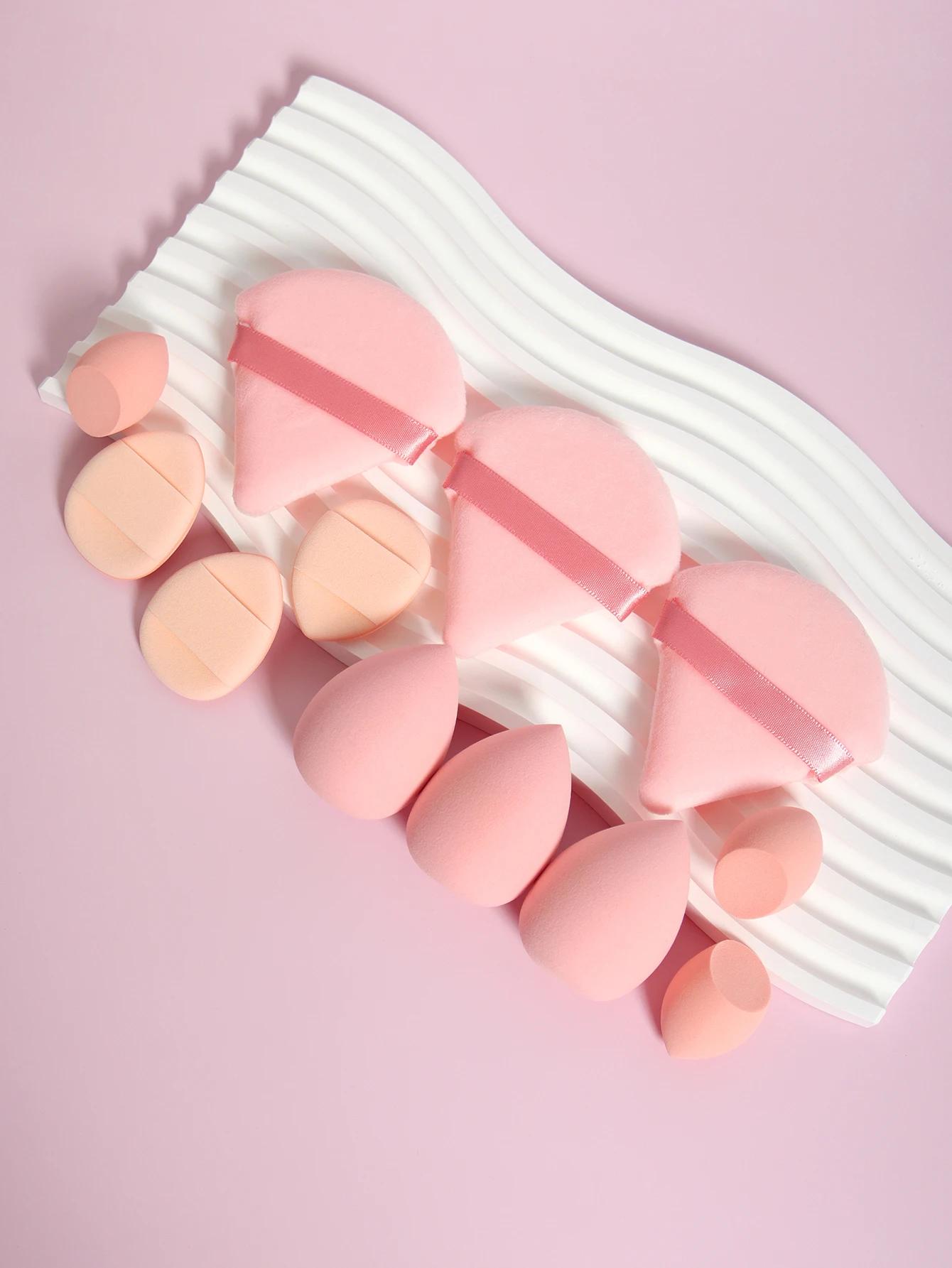 Un ensemble de 12 éponges de maquillage polyvalentes, composé de 3 bouffées de poudre libre, 3 mini