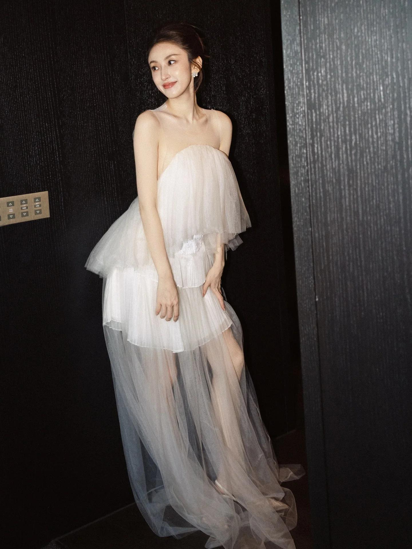 Robe de soirée longue en tulle bouffant à motifs floraux, sexy, dos nu, avec appliques florales, cou