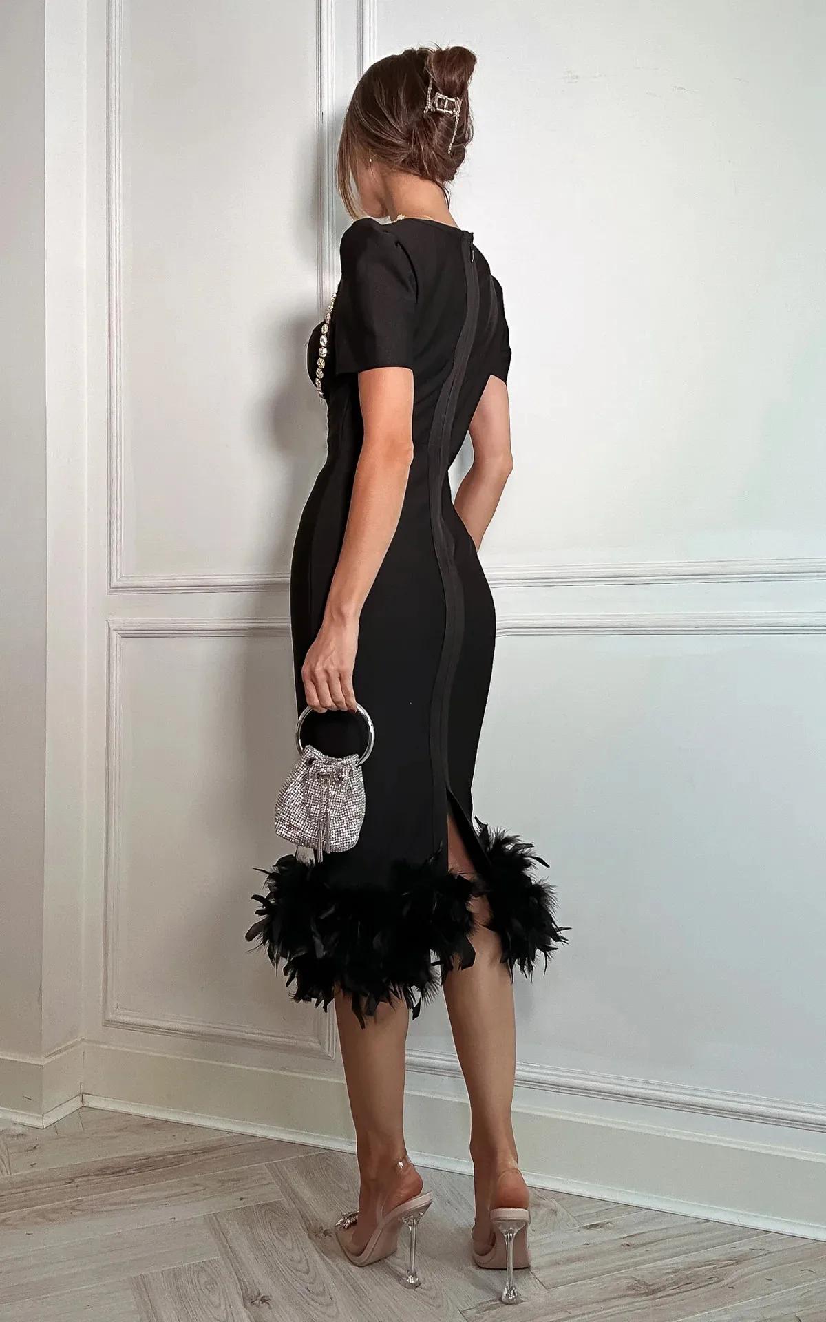 Robe à bandes pour femmes, couleur noire, Sexy, manches courtes, col carré, plumes, moulante, mi-mol