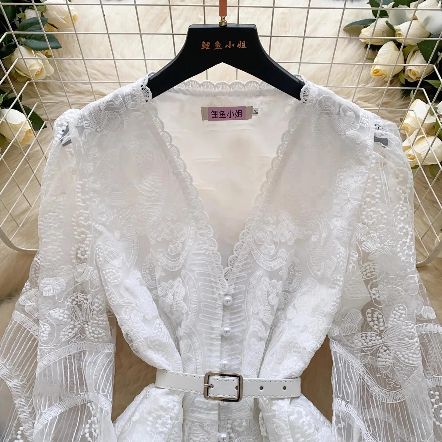 Robe en dentelle blanche française pour femme, broderie de fleurs, coutures en maille, boutons de pe