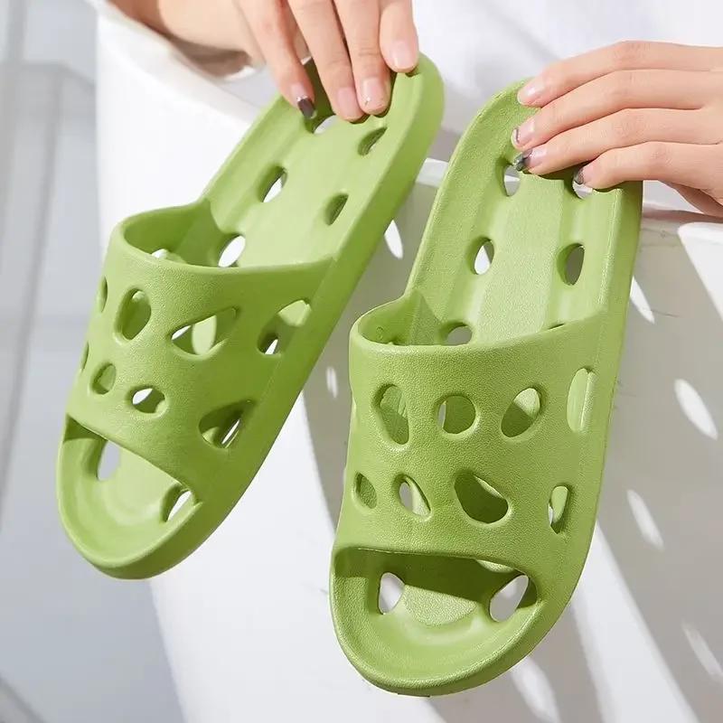 Pantoufles d'été en nuage pour femmes et hommes, tongs, sandales de plage, salle de bain, antidérapa