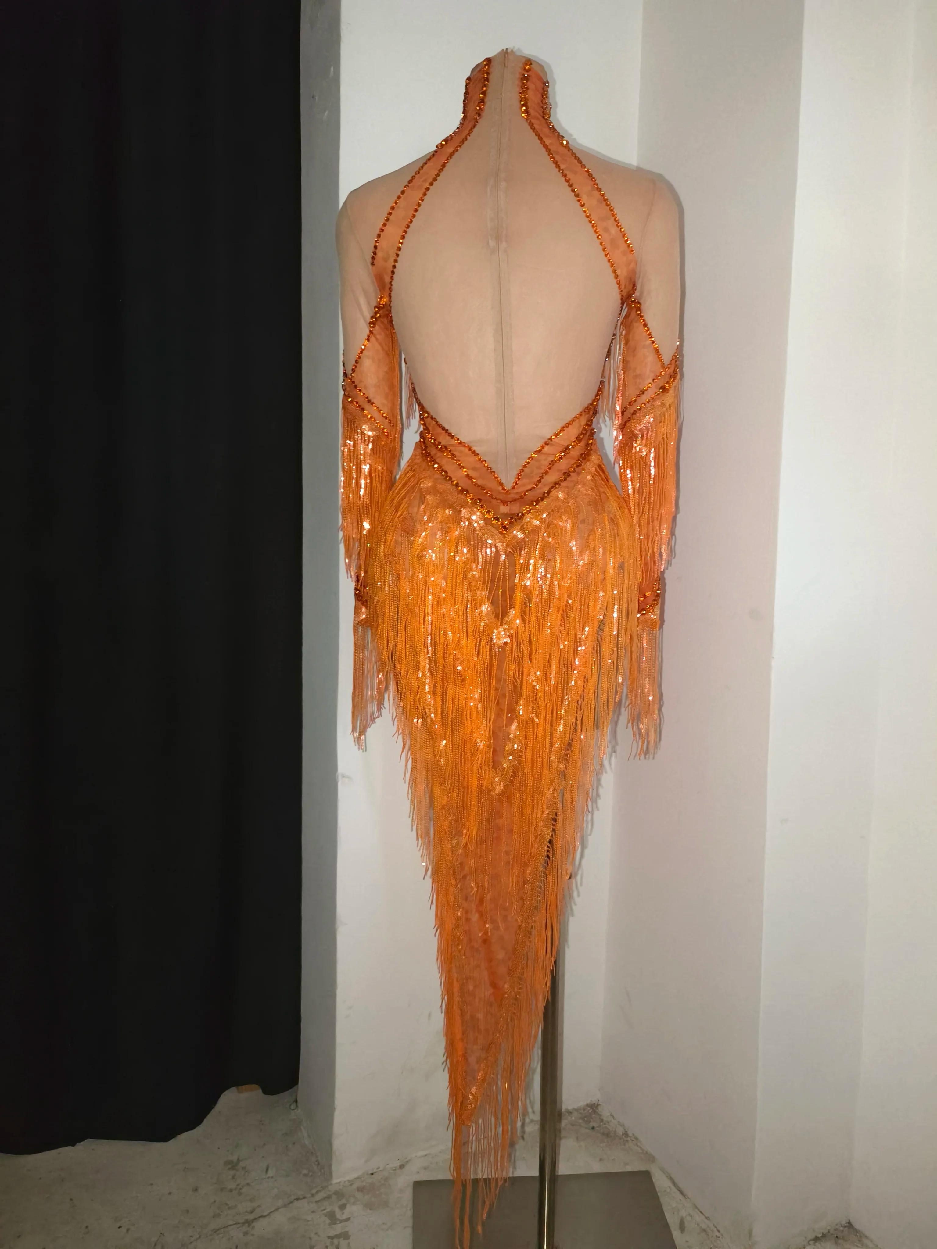 Robe transparente en maille à manches longues avec pompons orange et diamants scintillants pour femm
