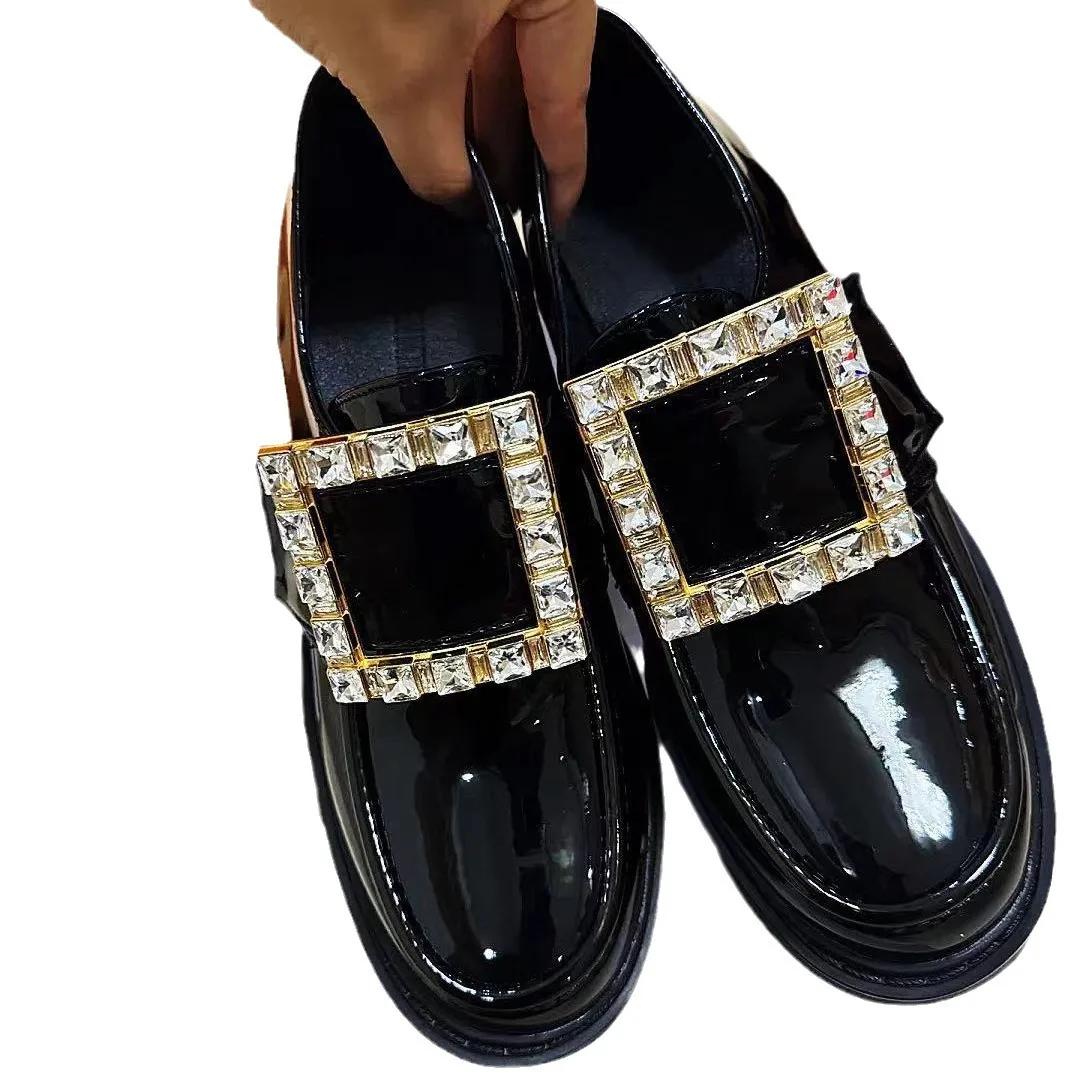 Chaussures en cuir pour femmes 2026 nouveau style cuir verni polyvalent boucle carrée chaussures sim