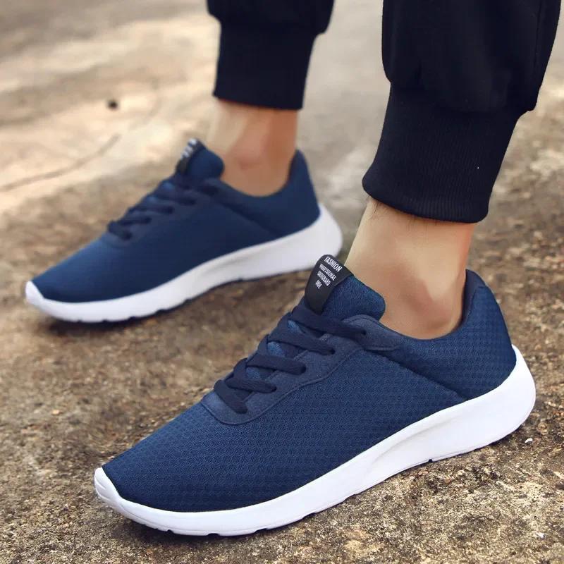 2025 Les chaussures de marche noires pour hommes sont légères, respirantes, antidérapantes, chaussur
