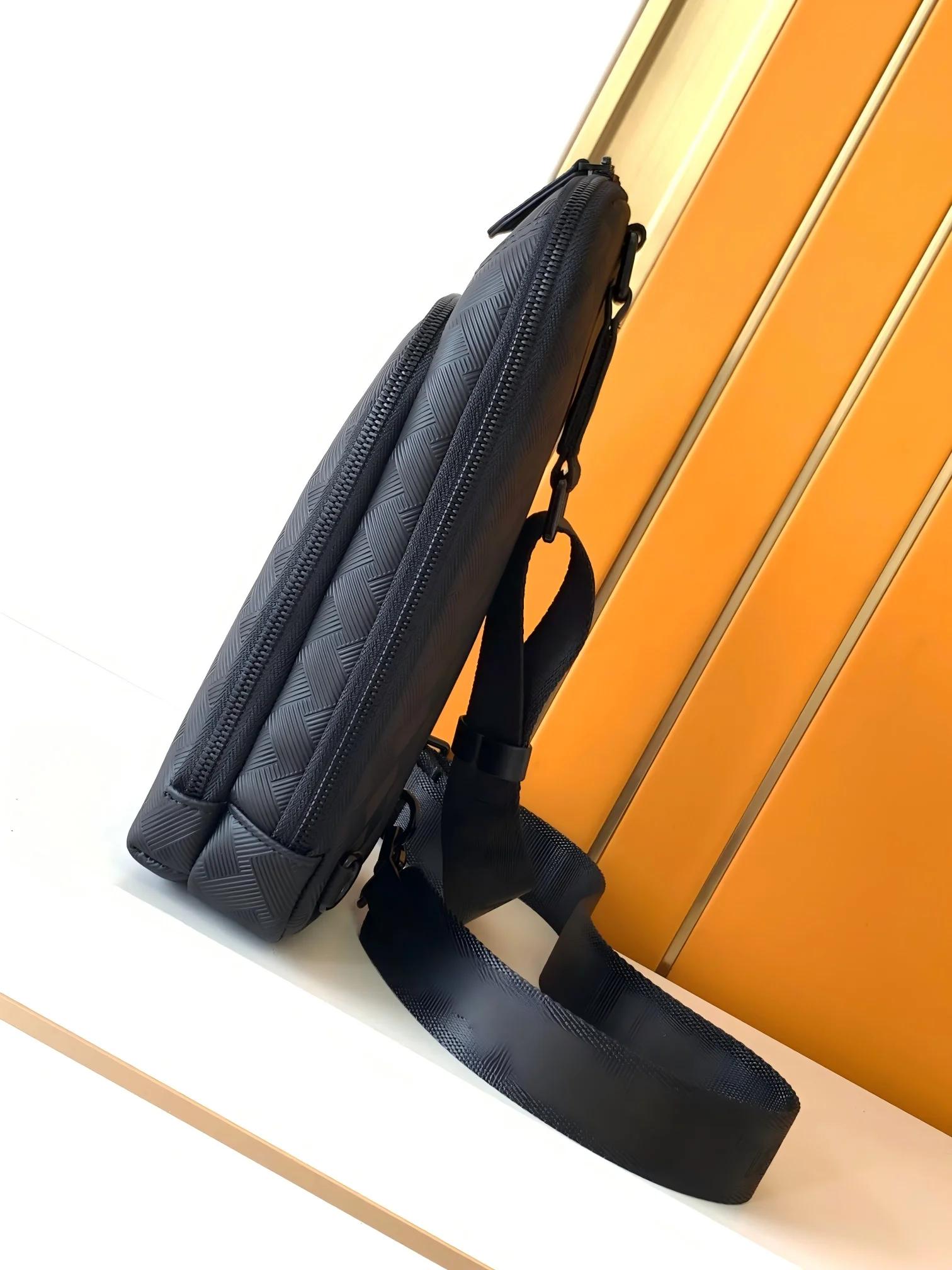 Sac de poitrine classique en cuir grainé pour homme, sac bandoulière durable en cuir de veau