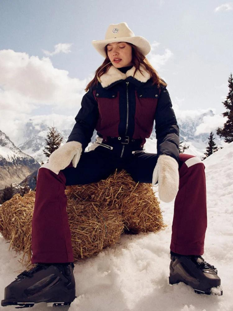 Combinaison de ski chic à blocs de couleur avec fermeture éclair et ceinture, manches longues, panta