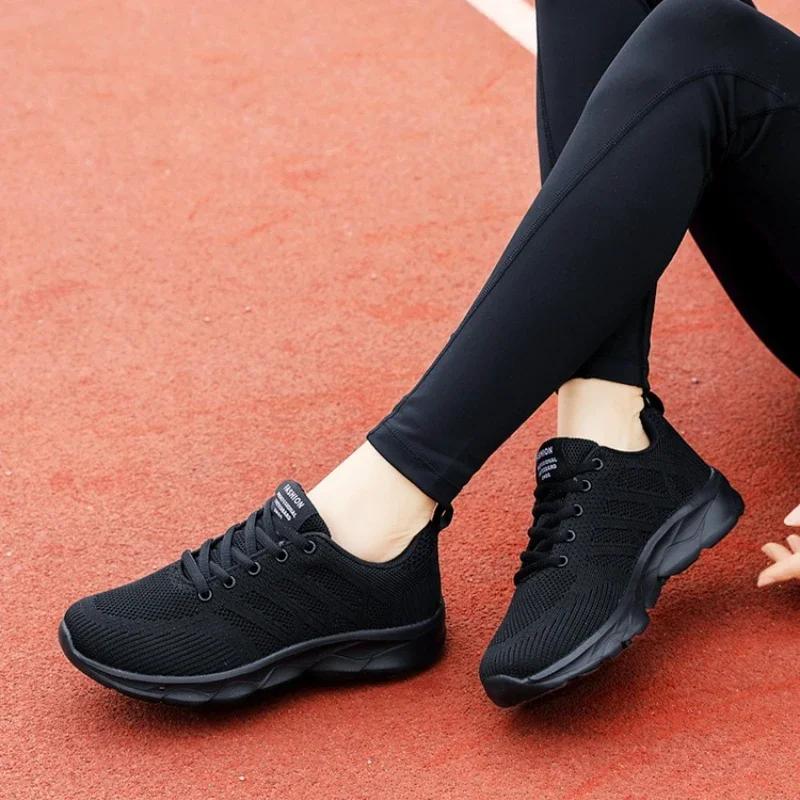 Chaussures noires antidérapantes pour femmes, baskets de course légères et respirantes, chaussures d