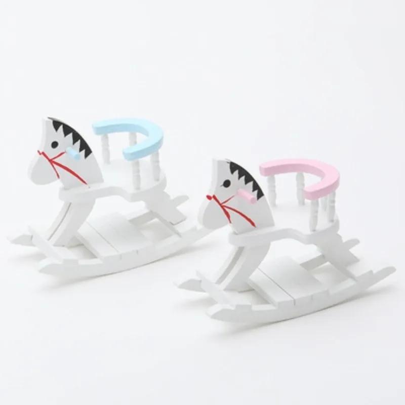 Enfants maison de poupée Accessoires maison de poupée Miniature blanc en bois cheval à bascule chais